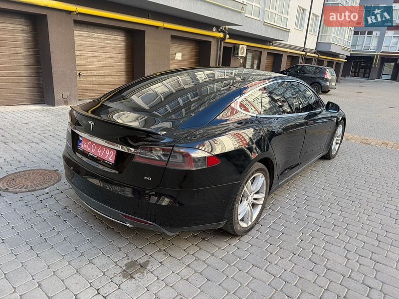 Лифтбек Tesla Model S 2015 в Ивано-Франковске