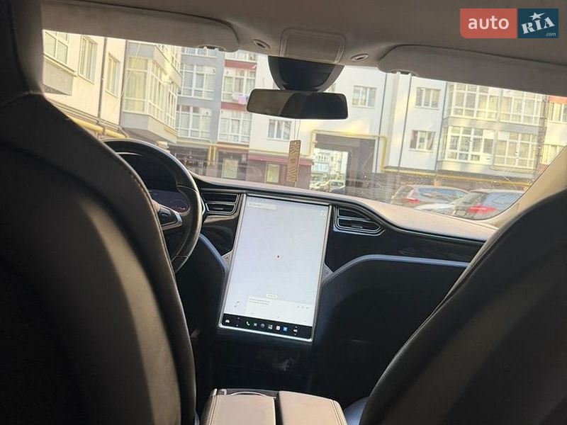 Лифтбек Tesla Model S 2015 в Ивано-Франковске