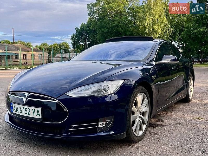 Tesla Model S 2014