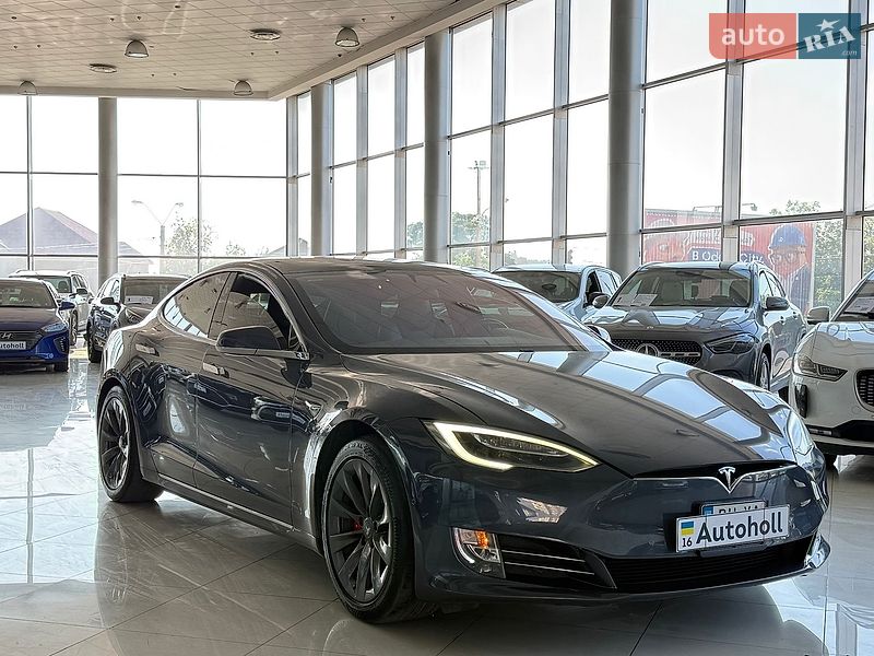 Ліфтбек Tesla Model S 2019 в Одесі
