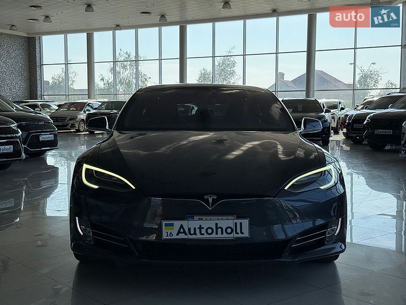 Ліфтбек Tesla Model S 2019 в Одесі
