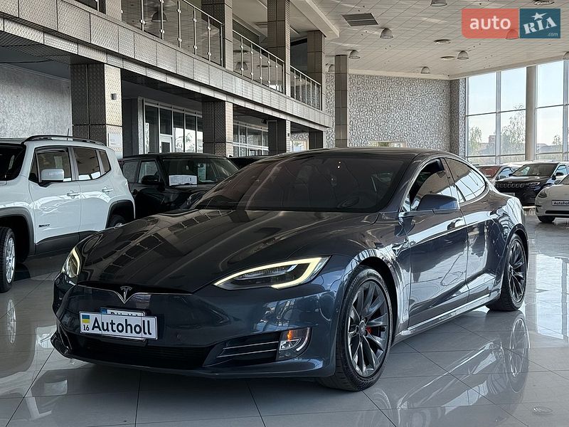 Ліфтбек Tesla Model S 2019 в Одесі