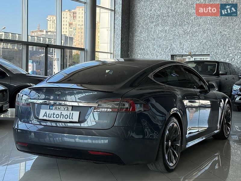 Ліфтбек Tesla Model S 2019 в Одесі