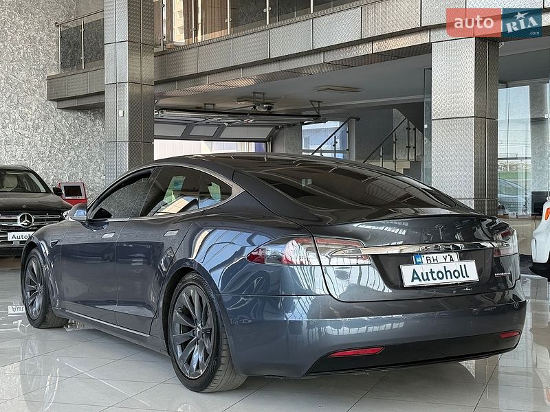 Ліфтбек Tesla Model S 2019 в Одесі