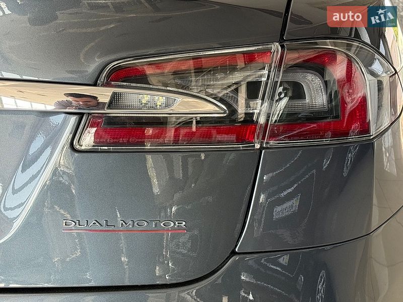 Ліфтбек Tesla Model S 2019 в Одесі