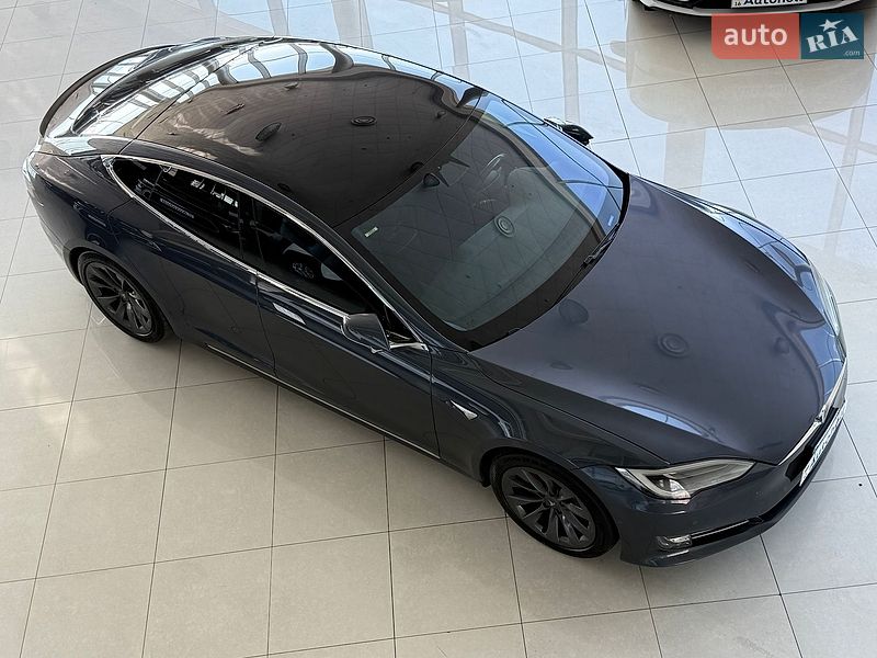 Ліфтбек Tesla Model S 2019 в Одесі