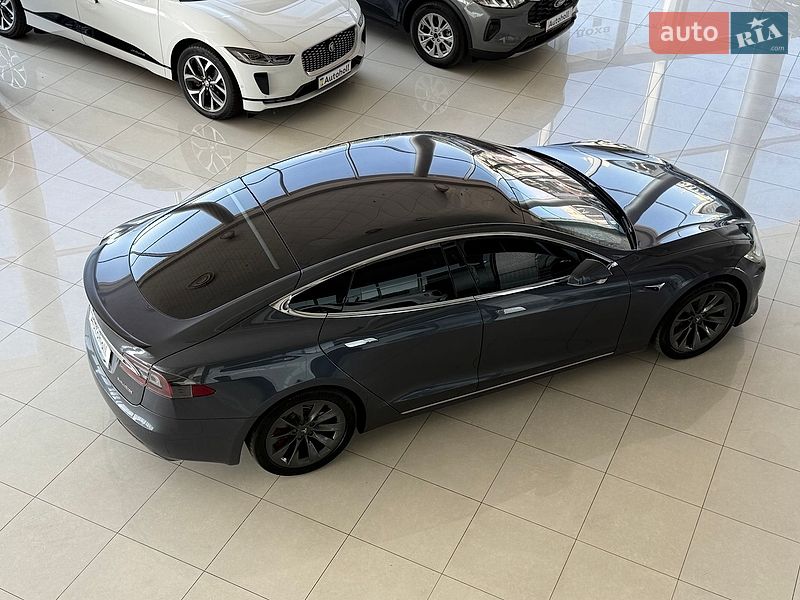 Ліфтбек Tesla Model S 2019 в Одесі