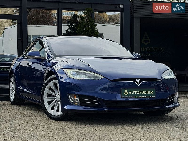 Лифтбек Tesla Model S 2018 в Киеве
