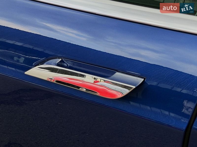 Лифтбек Tesla Model S 2018 в Киеве