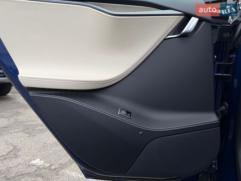Лифтбек Tesla Model S 2018 в Киеве