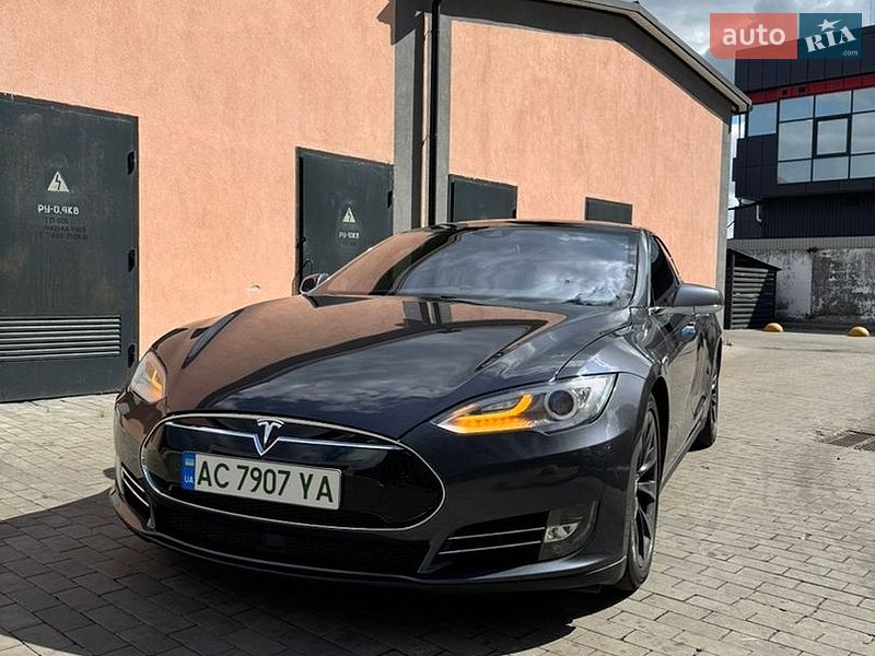 Tesla Model S 2016