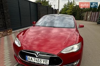 Ліфтбек Tesla Model S 2015 в Києві
