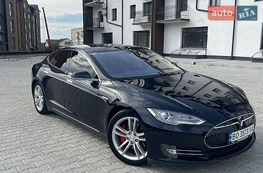 Ліфтбек Tesla Model S 2013 в Кременці