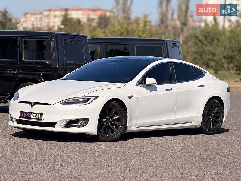 Лифтбек Tesla Model S 2016 в Кривом Роге