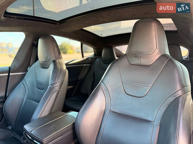 Лифтбек Tesla Model S 2016 в Кривом Роге