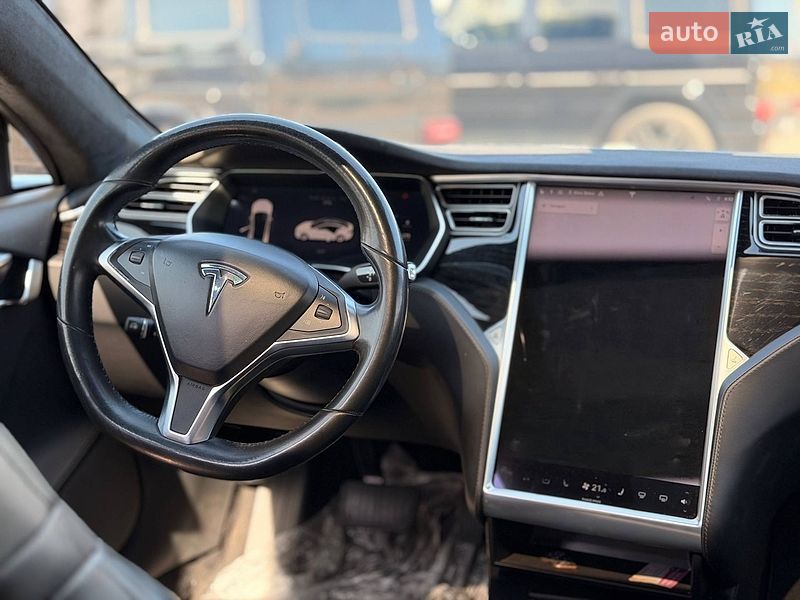 Лифтбек Tesla Model S 2016 в Кривом Роге