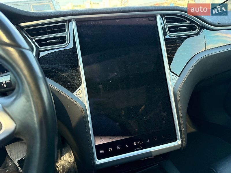 Лифтбек Tesla Model S 2016 в Кривом Роге