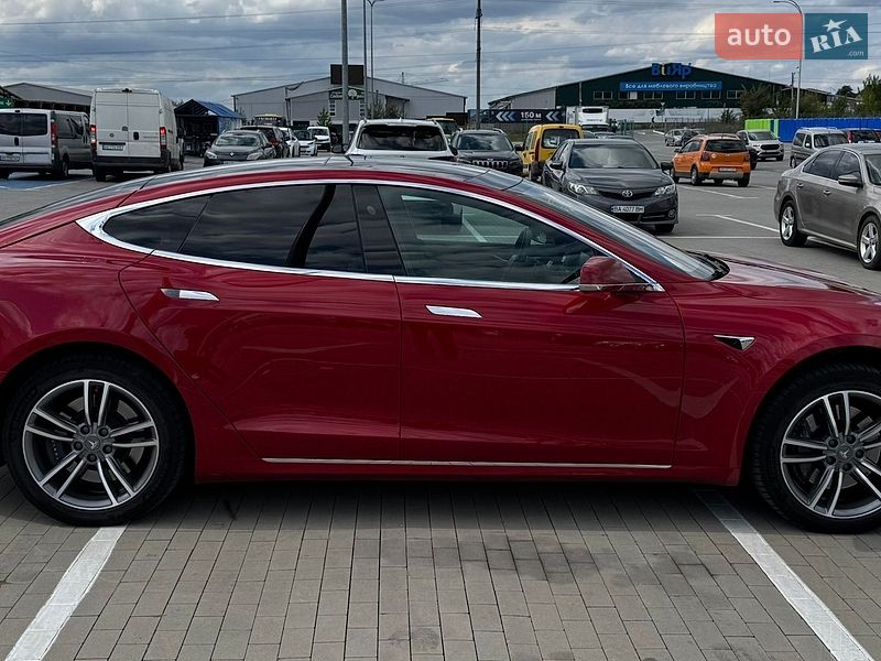 Лифтбек Tesla Model S 2018 в Виннице