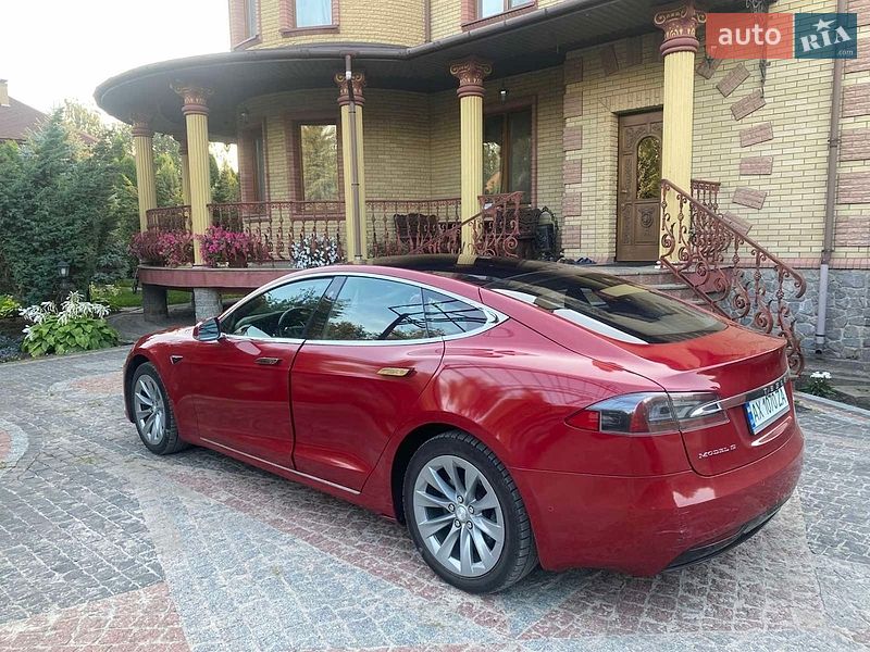 Ліфтбек Tesla Model S 2016 в Харкові