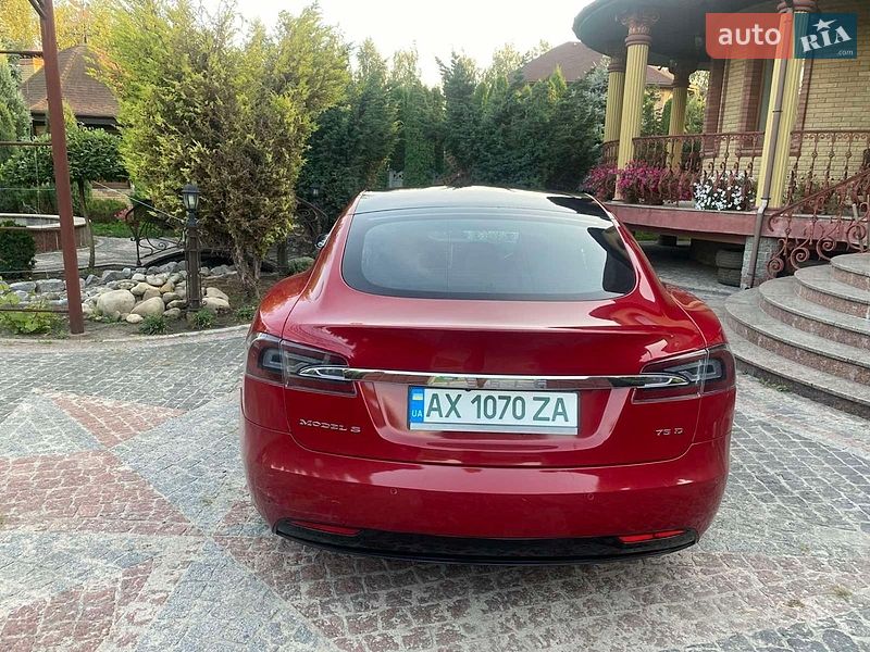 Ліфтбек Tesla Model S 2016 в Харкові
