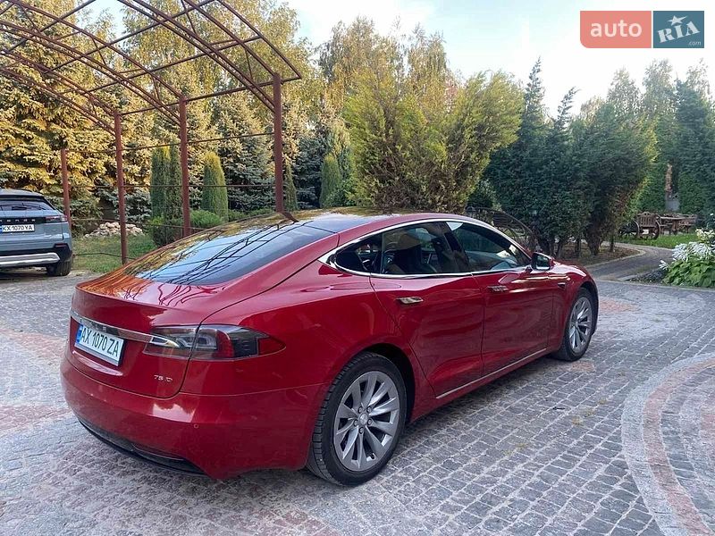 Ліфтбек Tesla Model S 2016 в Харкові