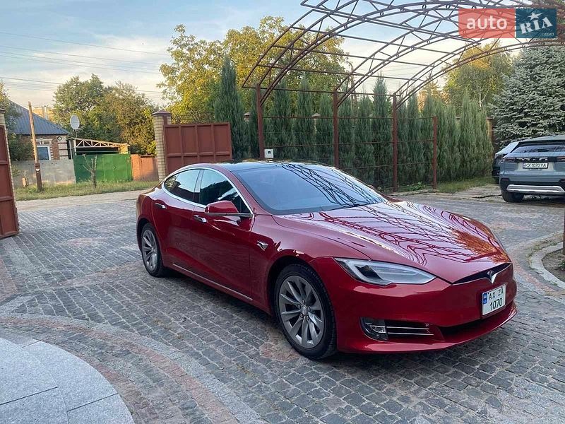Ліфтбек Tesla Model S 2016 в Харкові