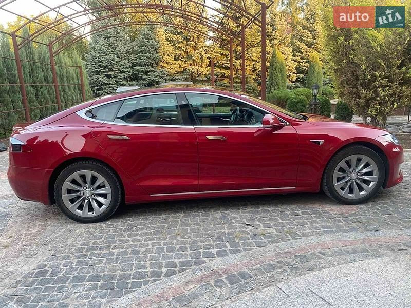 Ліфтбек Tesla Model S 2016 в Харкові
