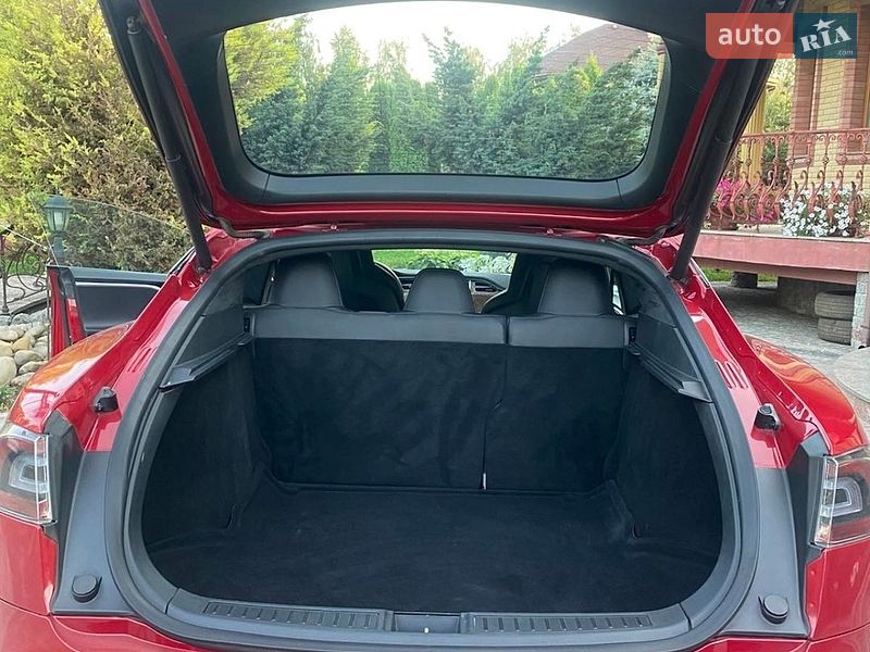 Ліфтбек Tesla Model S 2016 в Харкові