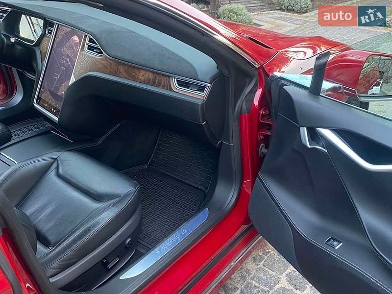 Ліфтбек Tesla Model S 2016 в Харкові