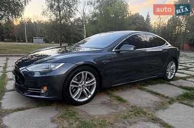 Ліфтбек Tesla Model S 2015 в Харкові