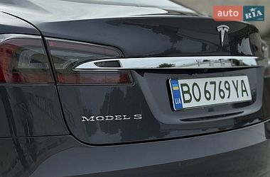 Лифтбек Tesla Model S 2018 в Львове