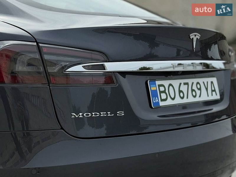 Лифтбек Tesla Model S 2018 в Львове