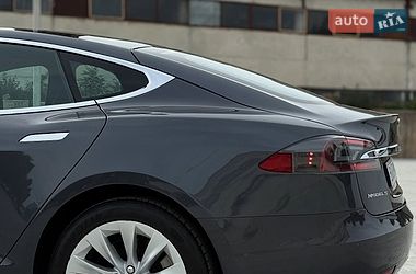 Лифтбек Tesla Model S 2018 в Львове