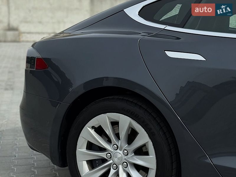 Лифтбек Tesla Model S 2018 в Львове