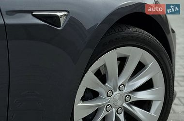 Лифтбек Tesla Model S 2018 в Львове