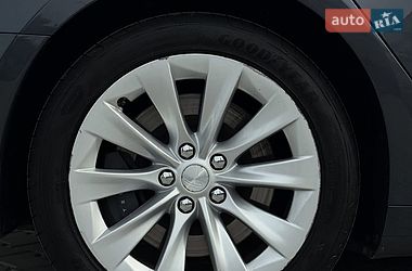 Лифтбек Tesla Model S 2018 в Львове