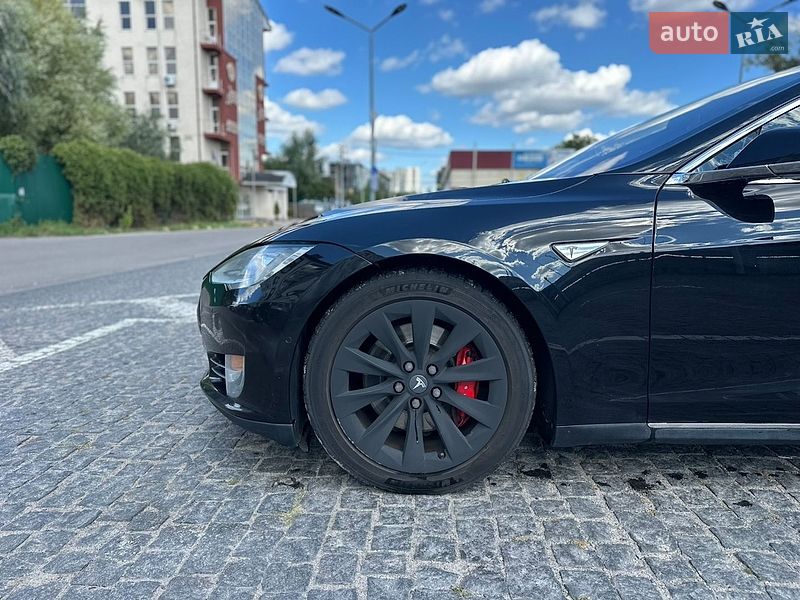 Лифтбек Tesla Model S 2016 в Киеве