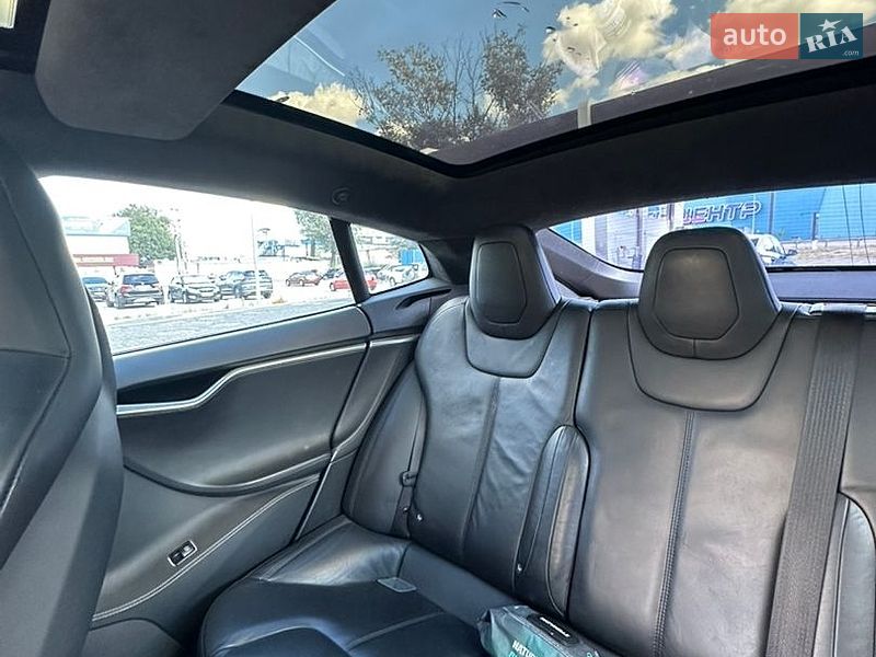Лифтбек Tesla Model S 2016 в Киеве