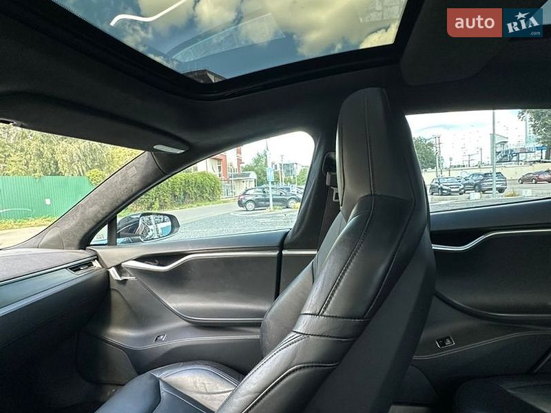 Лифтбек Tesla Model S 2016 в Киеве