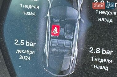 Лифтбек Tesla Model S 2016 в Киеве