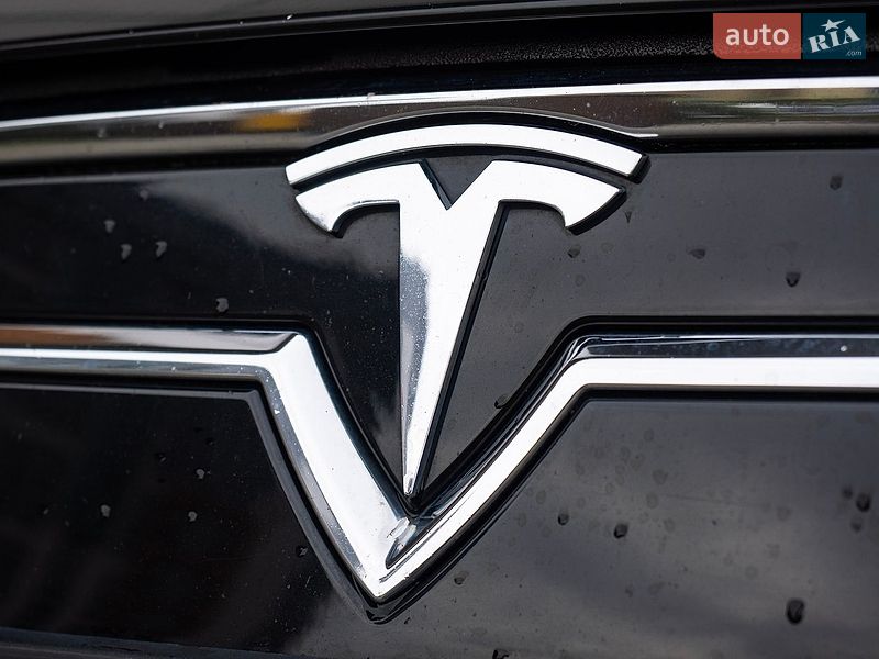 Ліфтбек Tesla Model S 2014 в Києві