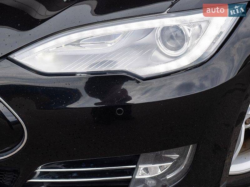 Ліфтбек Tesla Model S 2014 в Києві