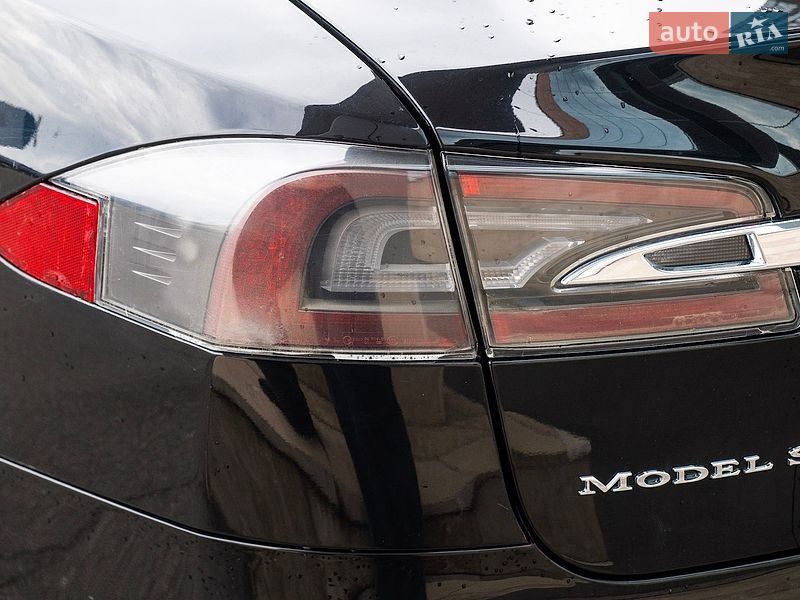 Ліфтбек Tesla Model S 2014 в Києві