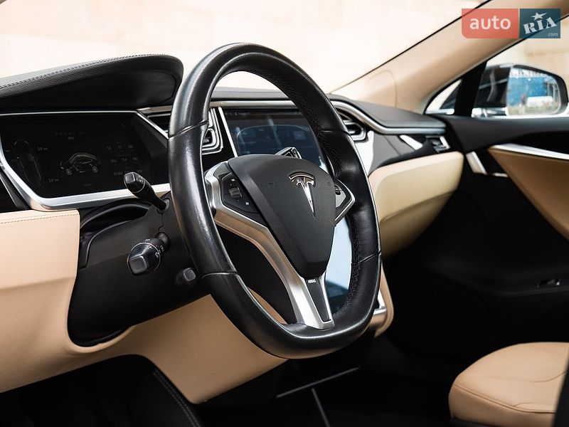 Ліфтбек Tesla Model S 2014 в Києві