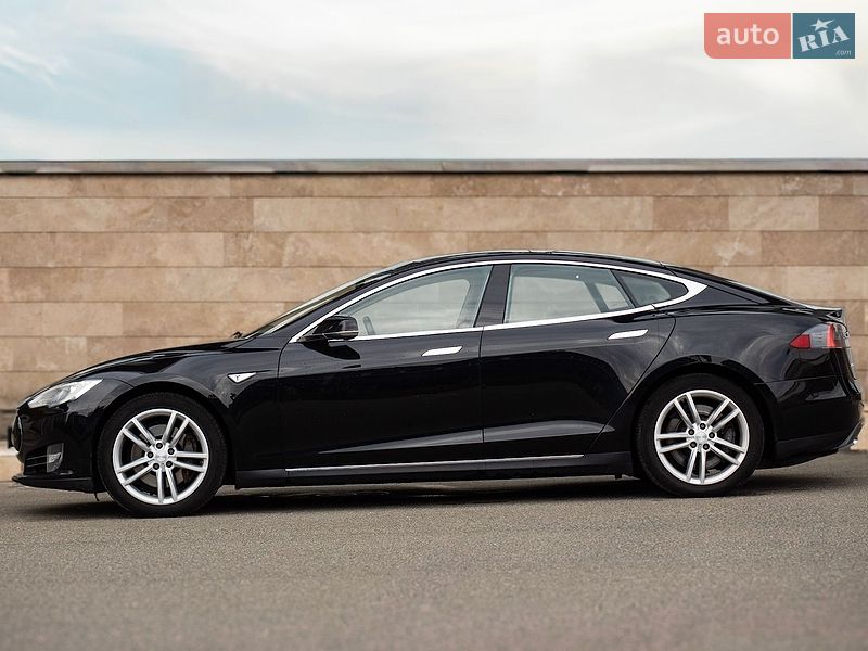 Ліфтбек Tesla Model S 2014 в Києві