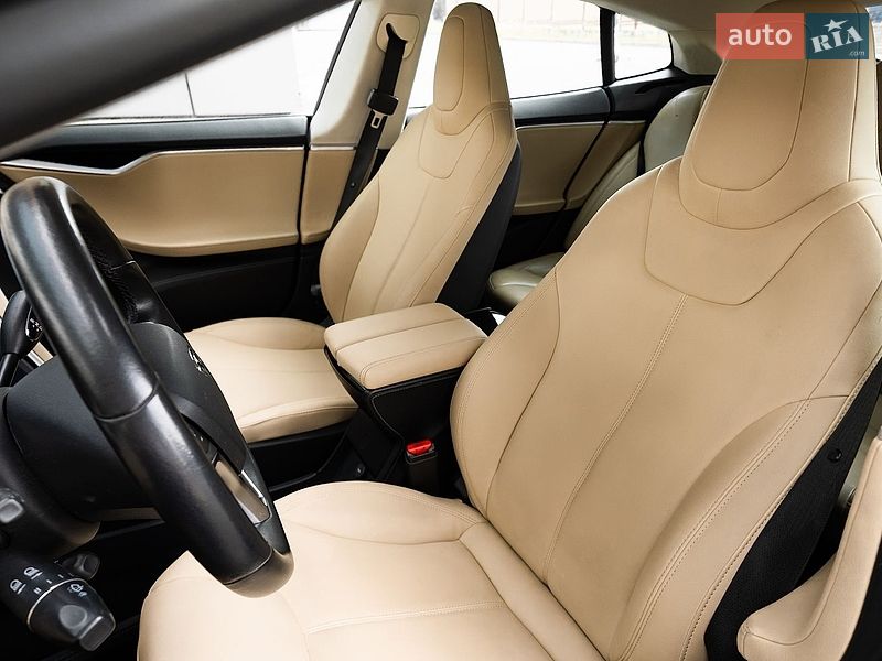 Ліфтбек Tesla Model S 2014 в Києві