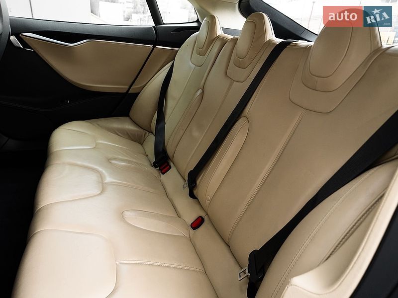 Ліфтбек Tesla Model S 2014 в Києві