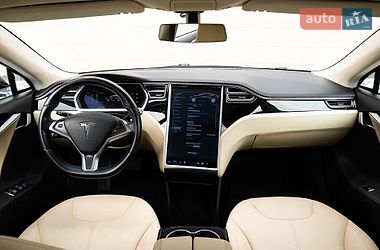 Ліфтбек Tesla Model S 2014 в Києві