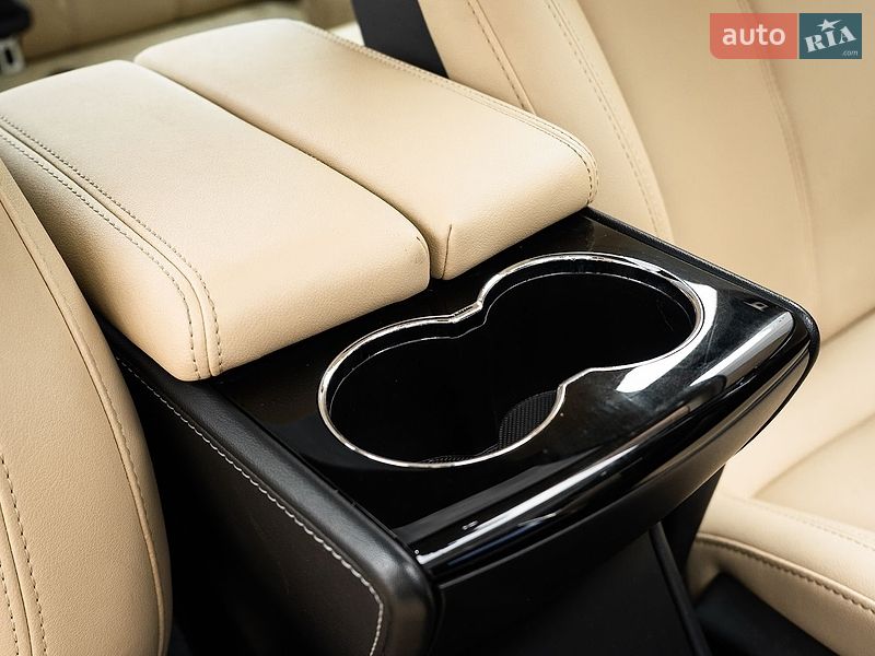 Ліфтбек Tesla Model S 2014 в Києві
