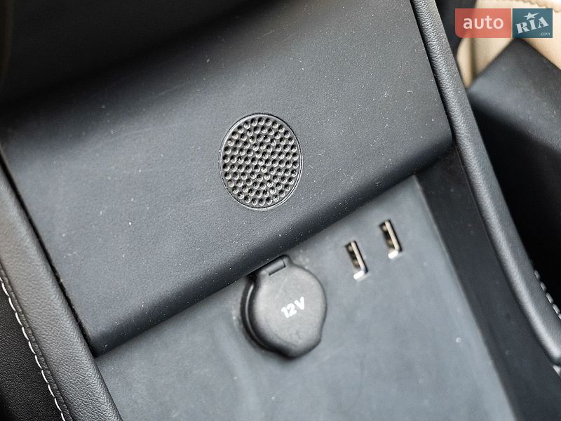Ліфтбек Tesla Model S 2014 в Києві
